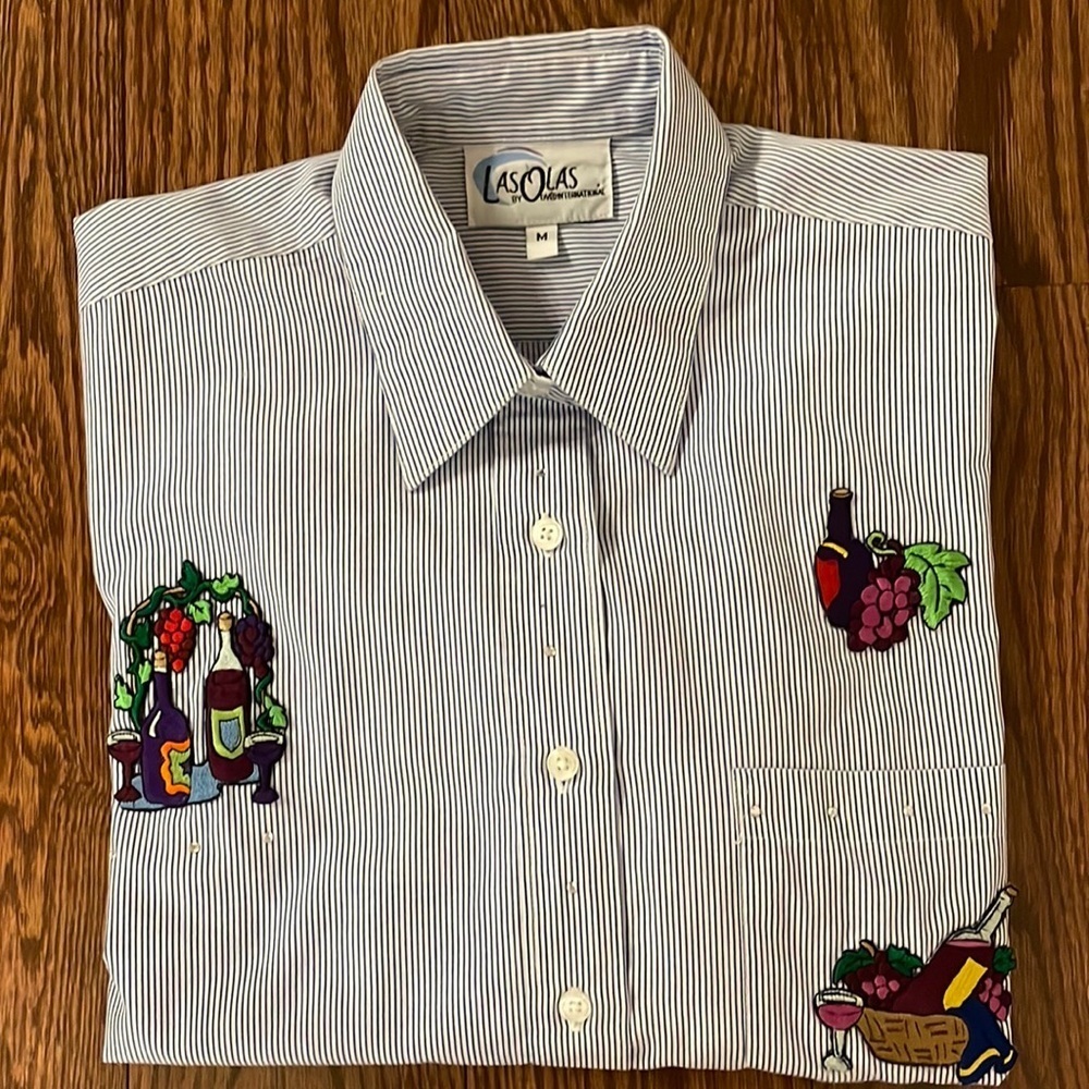 Las Olas Women’s Winery appliqué striped button front shirt blue white / sz M